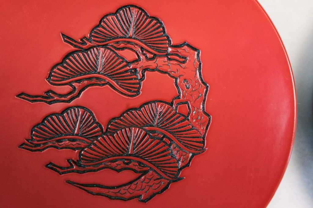 S’essayer au Kibori Tsuishu, l’art de la laque japonaise à Murakami