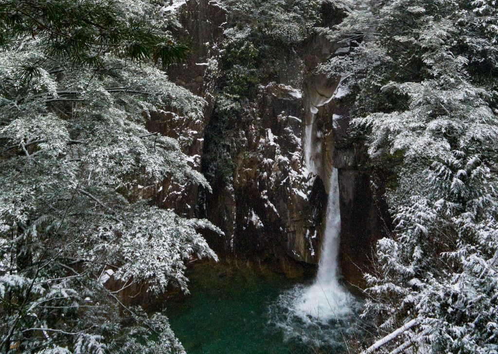 Les gorges paisibles de Kakizore dans la région de Nagiso