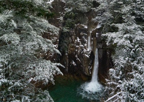 Les gorges paisibles de Kakizore dans la région de Nagiso