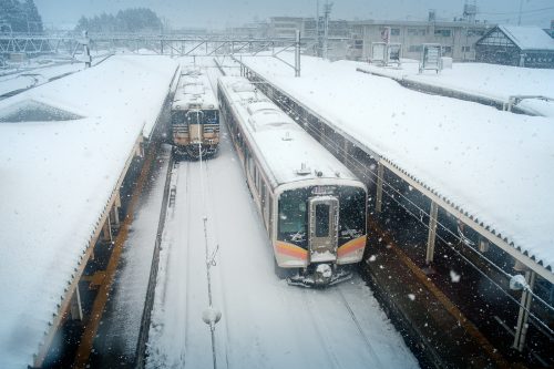 Trains dans la neige, Tohoku, Yonezawa, Japon