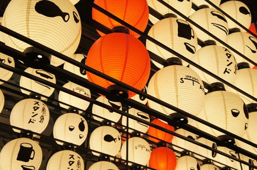 Les lanternes de la façade de Ippudo ramen, Fukuoka, Kyushu, Japon