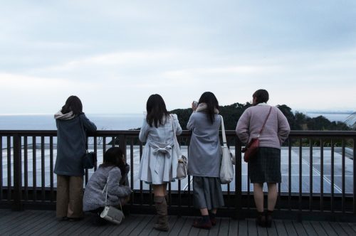 En attendant le coucher du soleil depuis Kamegaoka Square