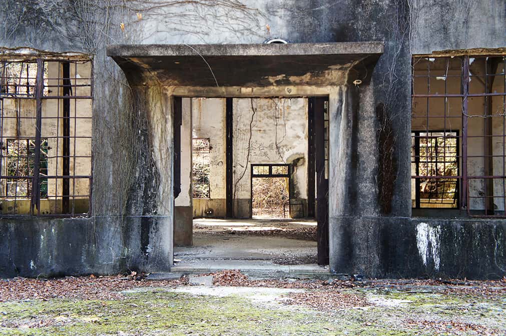 Vue sur l'intérieur des ruines de la centrale électrique
