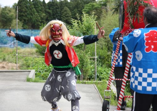 Démon femelle au festival de Ondeko sur l'île de Sado, Préfecture de Niigata, Japon