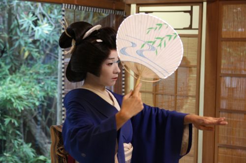 Geigi du quartier de Furumachi à Niigata, Japon