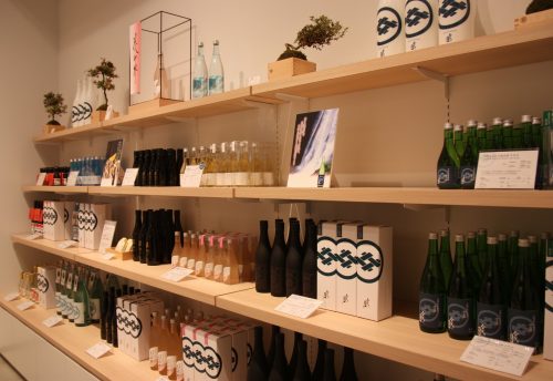 Boutique de la brasserie de saké Imayo Tsukasa à Niigata dans la Préfecture de Niigata, Japon