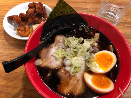 Toyama black ramen, spécialité de Toyama dans la région d'Hokuriku, Japon