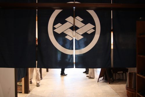 À l'intérieur de la brasserie de saké Imayo Tsukasa à Niigata dans la Préfecture de Niigata, Japon