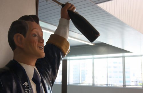 À l'entrée du Ponshukan dans la gare de Niigata dans la Préfecture de Niigata, Japon