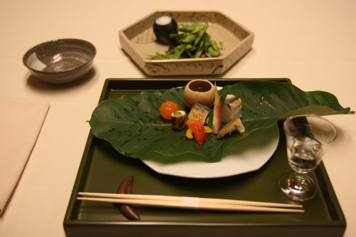 Dîner au ryokan Yumeya à Iwamuro, près de Niigata au Japon