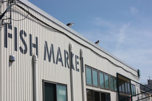 Marché aux poissons de Pier Bandai à Niigata, au Japon