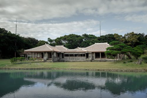 Jardin japonais Shikinaen à Naha dans la Préfecture d'Okinawa, Japon