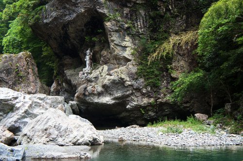 La vallée de Nakatsu où coule la rivière Niyodogawa dans la préfecture de Kochi, Japon