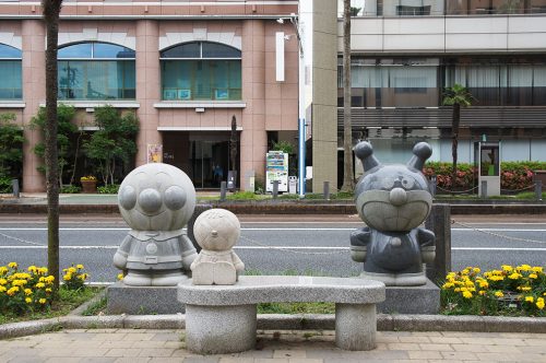 Statues du personnage Anpanman dans la ville de Kochi, sur l'île de Shikoku, Japon