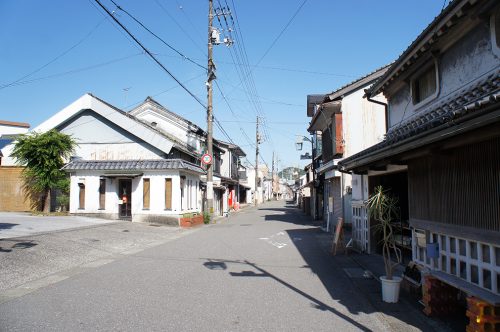Ruelles du village d'Ino menant au Musée du Papier Tosa Washi dans la Préfecture de Kochi, Japon