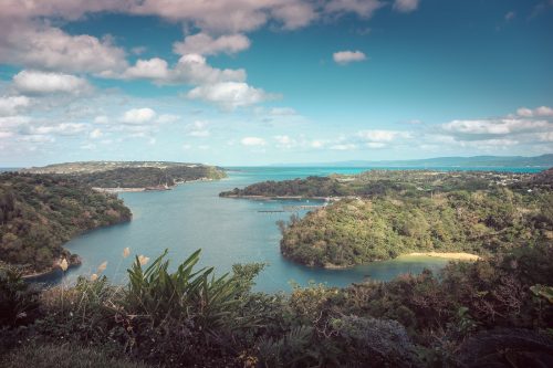 Vue sur l'île de Kouri, à proximité de l'aquarium Churaumi, reliée à l'île d'Okinawa, Japon