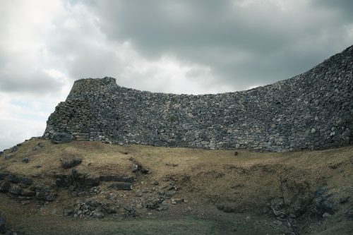 Vestiges du château de Nakijin à proximité de l'aquarium Churaumi sur l'île d'Okinawa, Japon