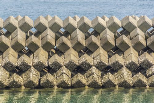 Tétrapode le long de la Shimanami Kaido, dans la région de Setouchi au Japon