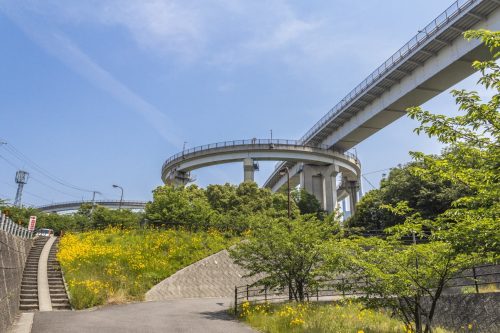 L'un des nombreux ponts sur la Shimanami Kaido, dans la région de Setouchi au Japon