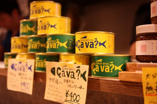 Spécialités locales vendues au Bar Yokocho Akasaka, Tokyo, Japon