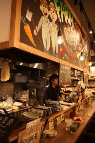 Restaurant de légumes bio au Bar Yokocho Akasaka, Tokyo, Japon
