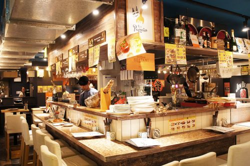 Restaurant de spécialités espagnoles au Karasuma Bar Yokocho, Kyoto, Japon