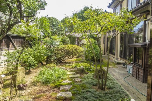 Jardin japonais dans la ville de Murakami près de Niigata, Japon