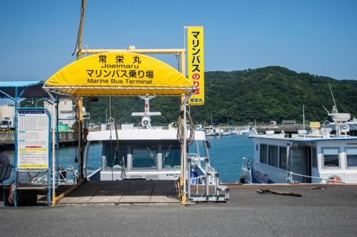 Embarquement pour se rendre sur l'île d'Ohnyujima, préfecture d'Oita, Japon