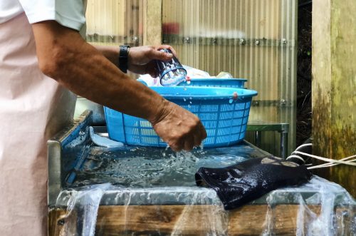 À l'arrière du restaurant de nagashi somen près de Toon, Ehime, Japon
