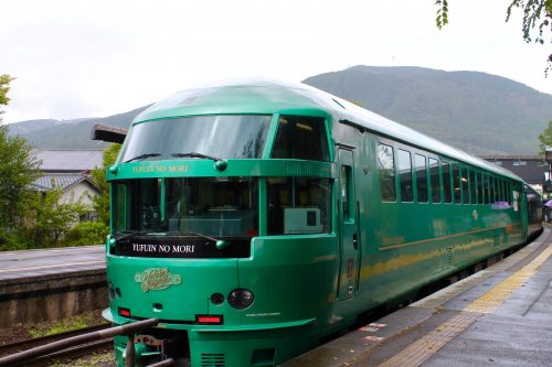 Ligne de train locale pour se rendre à Amagase Onsen dans la préfecture d'Oita, Kyushu, Japon