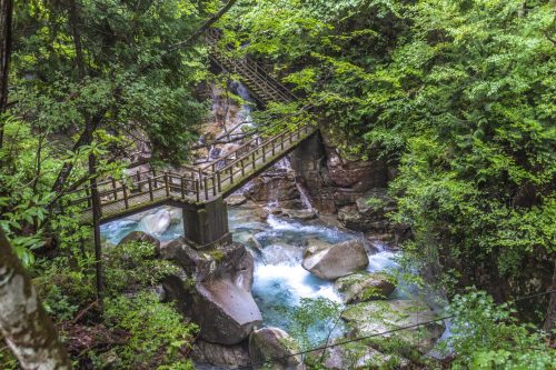 Dans le parc Yumori à Nakatsugawa, préfecture de Gifu, Japon