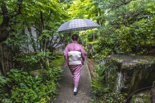Hôtesse du restaurant Agemiya à Nakatsugawa, préfecture de Gifu, Japon