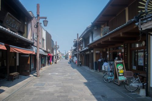 Allée commerçante à Usuki, préfecture d'Oita, Japon