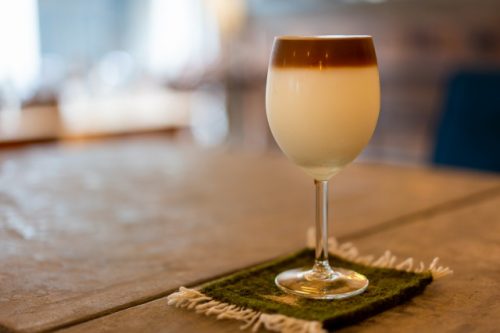 Blue Cafe à la plage de Takahama, Préfecture de Fukui, Japon