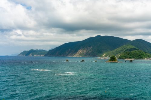 Vue sur les montagnes depuis Takahama, préfecture de Fukui, Japon