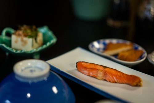 Petit-déjeuner au Minshuku Warakuso à Takahama, Préfecture de Fukui, Japon