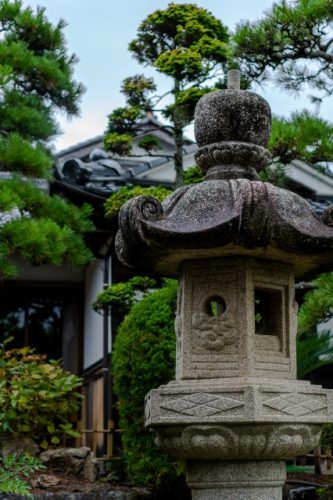 Jardin du Minshuku Warakuso à Takahama, Préfecture de Fukui, Japon