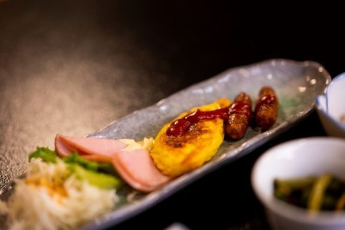 Petit-déjeuner au Minshuku Warakuso à Takahama, Préfecture de Fukui, Japon