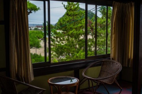 Vue depuis le Minshuku Warakuso à Takahama, Préfecture de Fukui, Japon