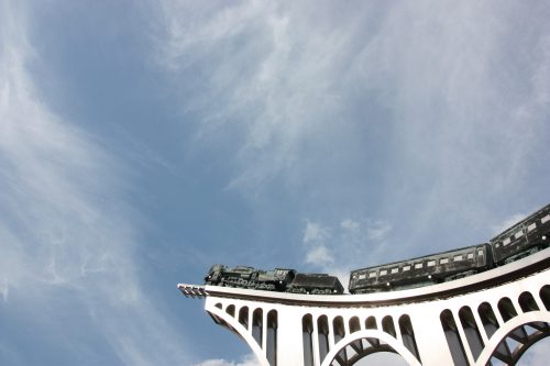 Sur le parvis de la gare de Yonago, préfecture de Tottori, Japon
