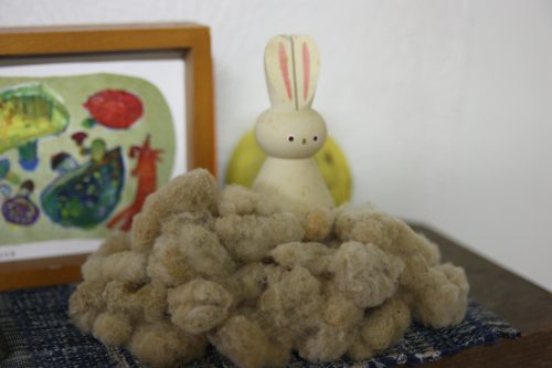 Détails dans un atelier d'une artiste fabricant du Yumihama-gasuri, à Yonago, préfecture de Tottori, Japon