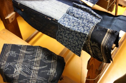 Carrés de tissu Yumihama-gasuri, à Yonago, préfecture de Tottori, Japon