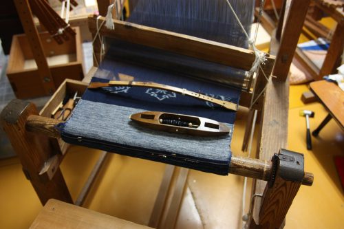 Création en cours de Yumihama-gasuri, à Yonago, préfecture de Tottori, Japon