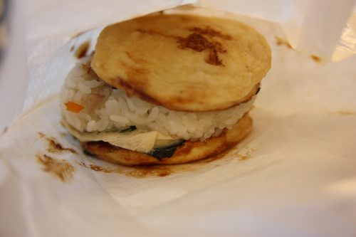 Burger zen au shukubo Sanrakuso au pied du Mt Daisen, préfecture de Tottori, Japon