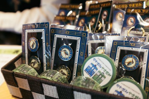 Boutique de souvenirs à bord du train Kawasemi Yamasemi, préfecture de Kumamoto, Kyushu, Japon