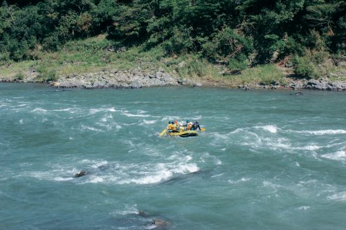 Rafting sur le fleuve Kuma, dans la préfecture de Kumamoto, Kyushu, Japon