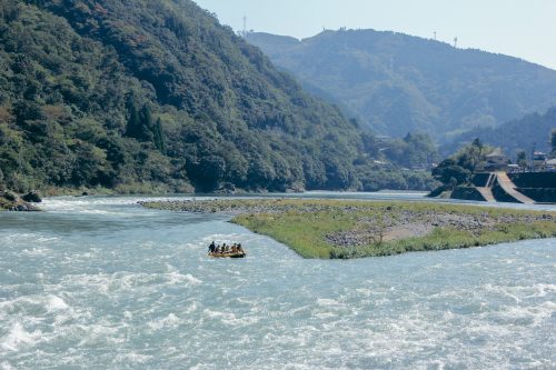 Rafting sur le fleuve Kuma, dans la préfecture de Kumamoto, Kyushu, Japon