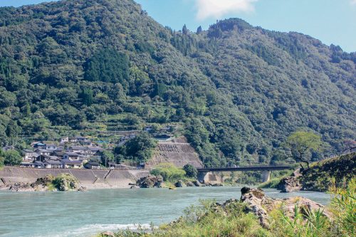 Paysages aux abord du fleuve Kuma, dans la préfecture de Kumamoto, Kyushu, Japon