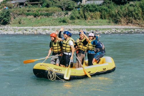 Rafting sur le fleuve Kuma, dans la préfecture de Kumamoto, Kyushu, Japon