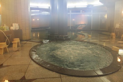 Bain thermal à Kaminoyama Onsen, Tohoku, préfecture de Yamagata, Japon